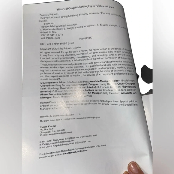 🏋️‍♀️Women’s strength training anatomy workout book🏋️‍♀️ - Picture 4 of 4